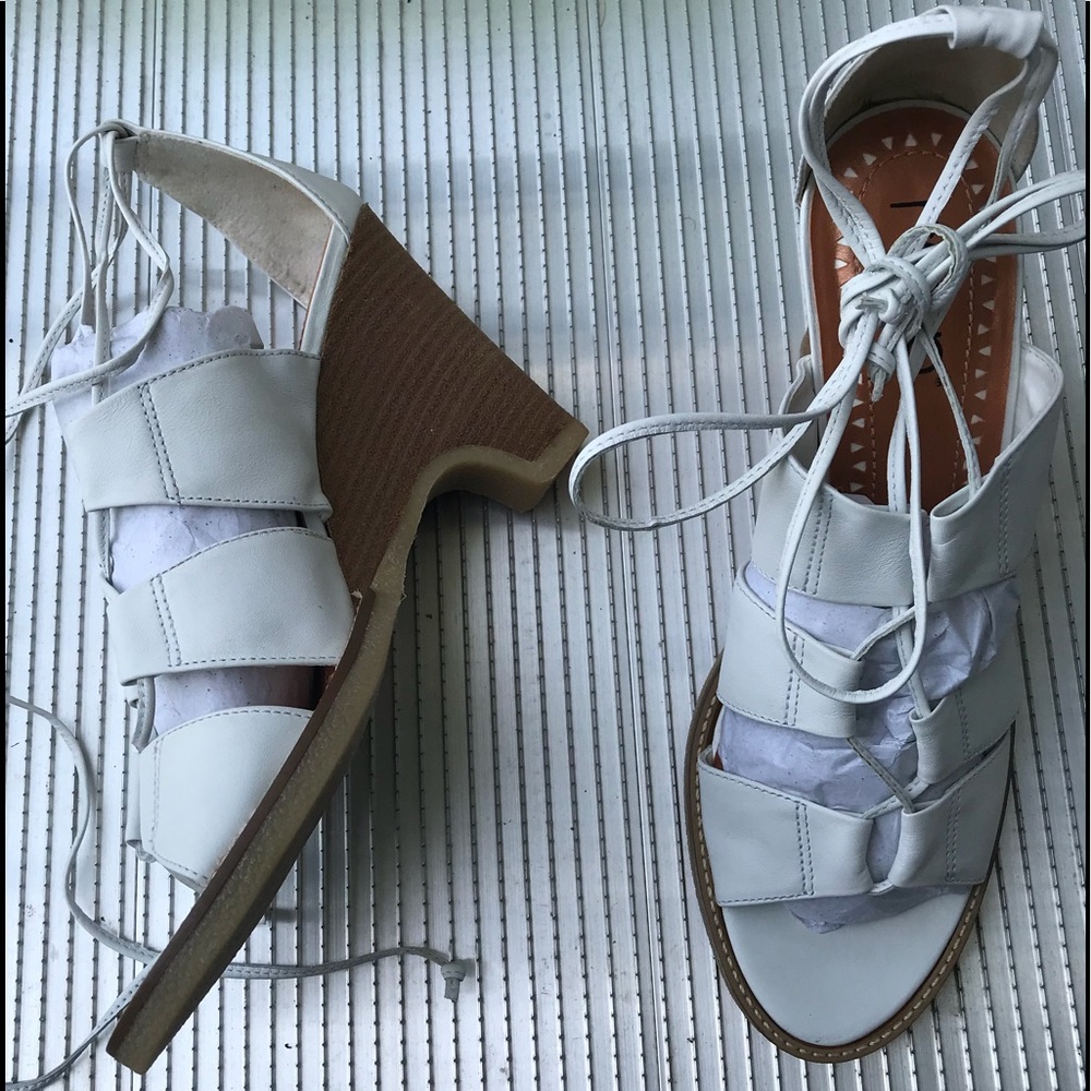 RSVP WOMEN’S WHITE WEDGE LEATHER UPPER